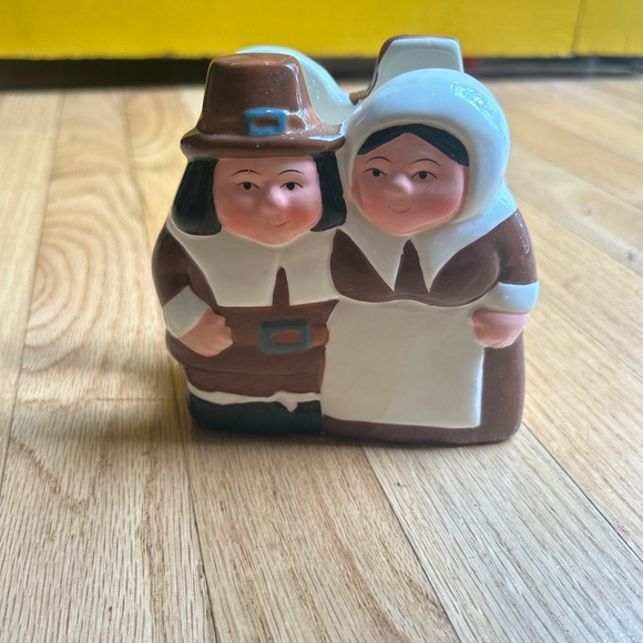 Publix Pilgrim Napkin Holder - Picture 1 of 3